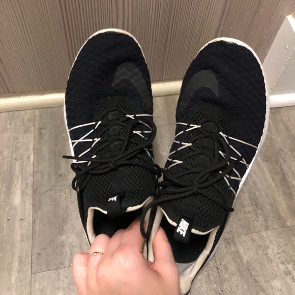 NIKE athletic shoes - Picture 8 of 10